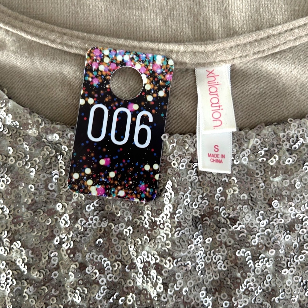 4/$20 Xhilaration Silver Sequin Short Sleeve Top Blouse Party Sparkle Small - Picture 8 of 8